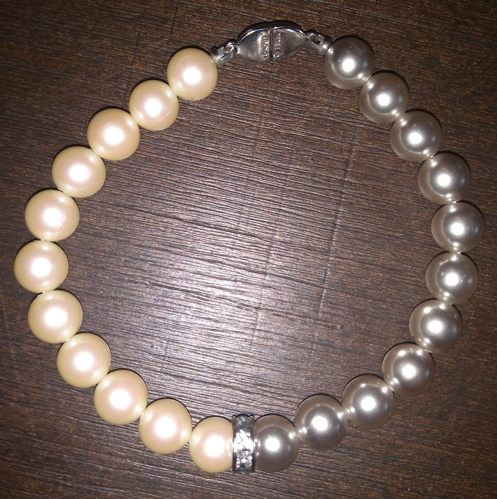 Monet vintage Pearl bracelet